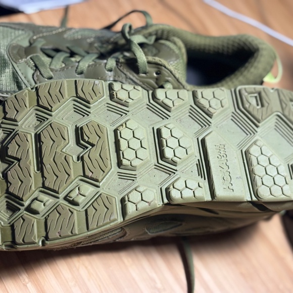 MINT Women’s HOKA Speedgoat 6 GTX – Army Green – Size 8 - Picture 4 of 6